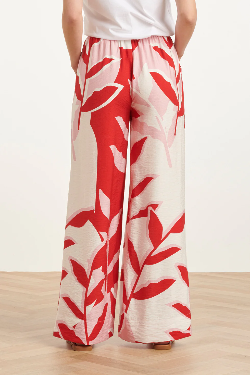 Wide Leg Broek Met Rood En Roze Bladprint | Red - Pink - Image 6