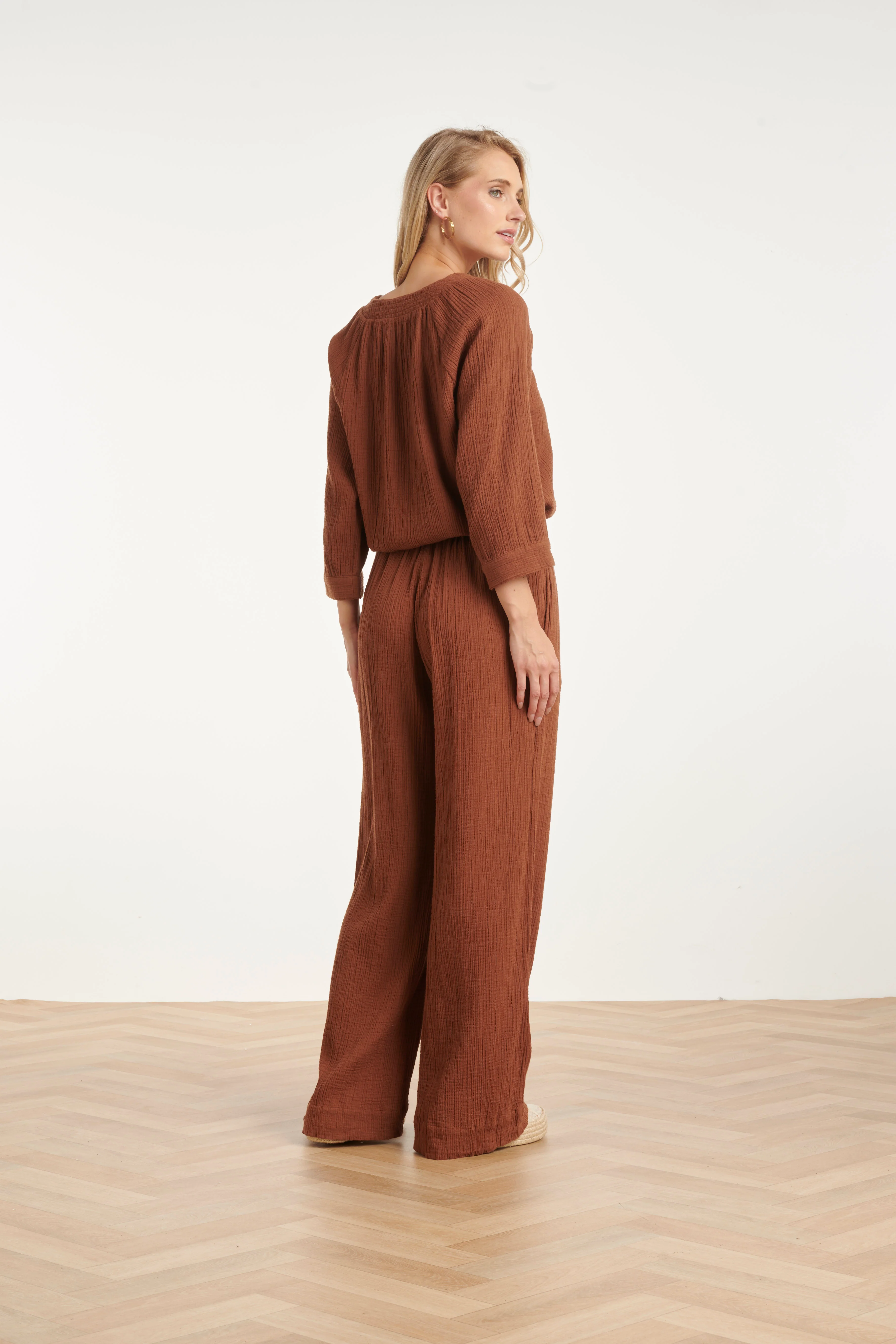 Wide Leg Mousseline Broek Met Strikkoord | Brown - Image 7