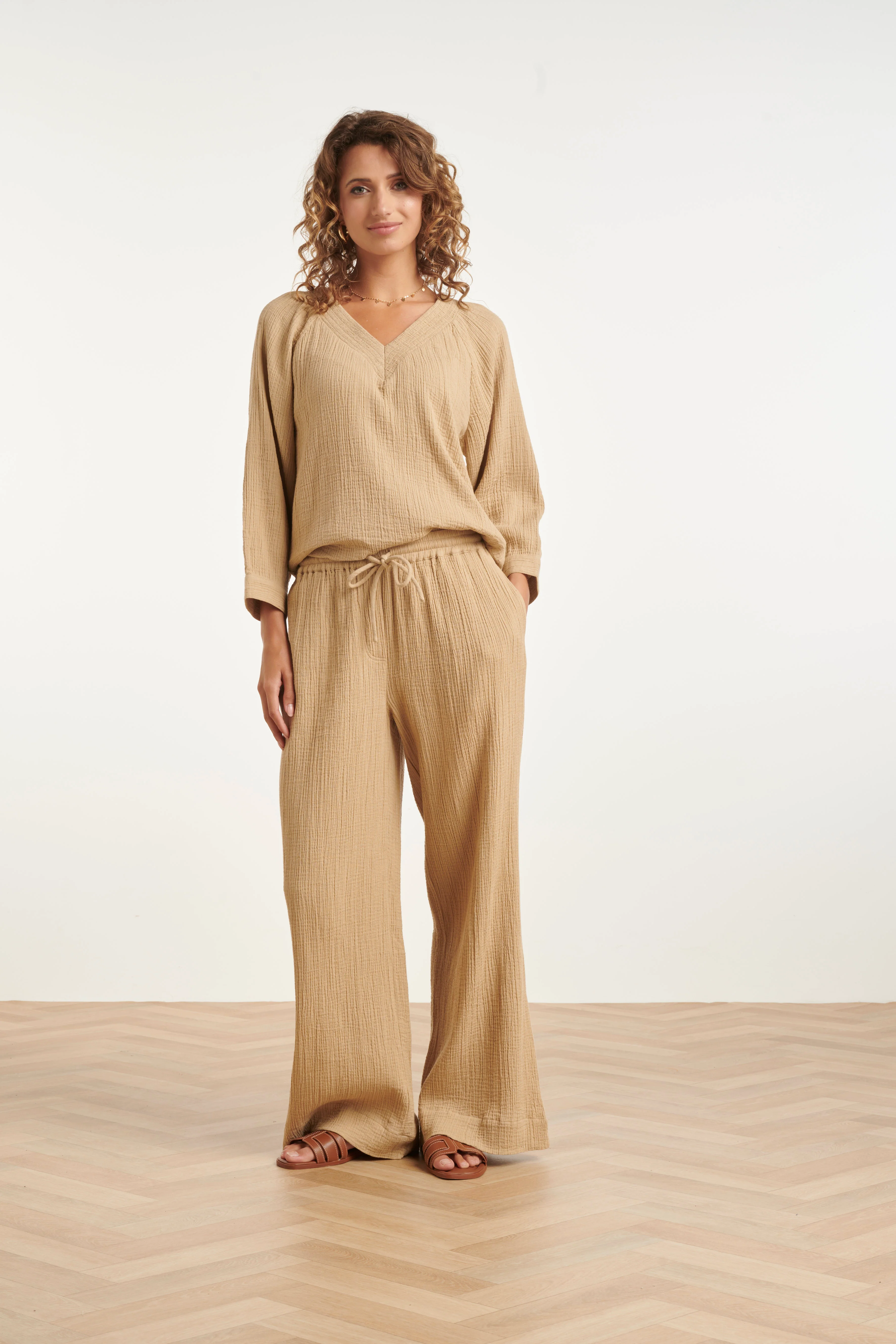 Wide Leg Mousseline Broek Met Strikkoord | Dark Sand