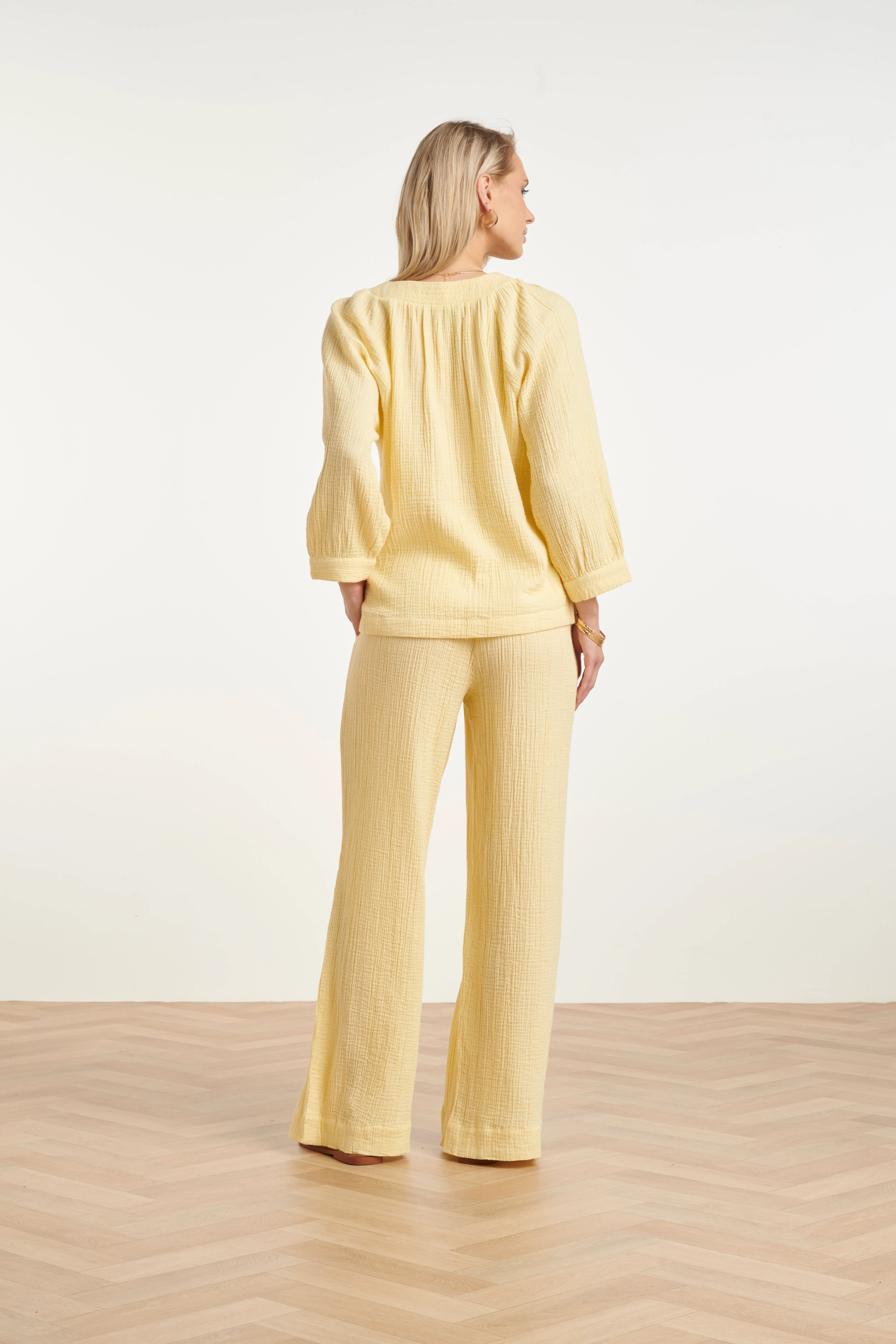 Wide Leg Mousseline Broek Met Strikkoord | Light Yellow - Image 9