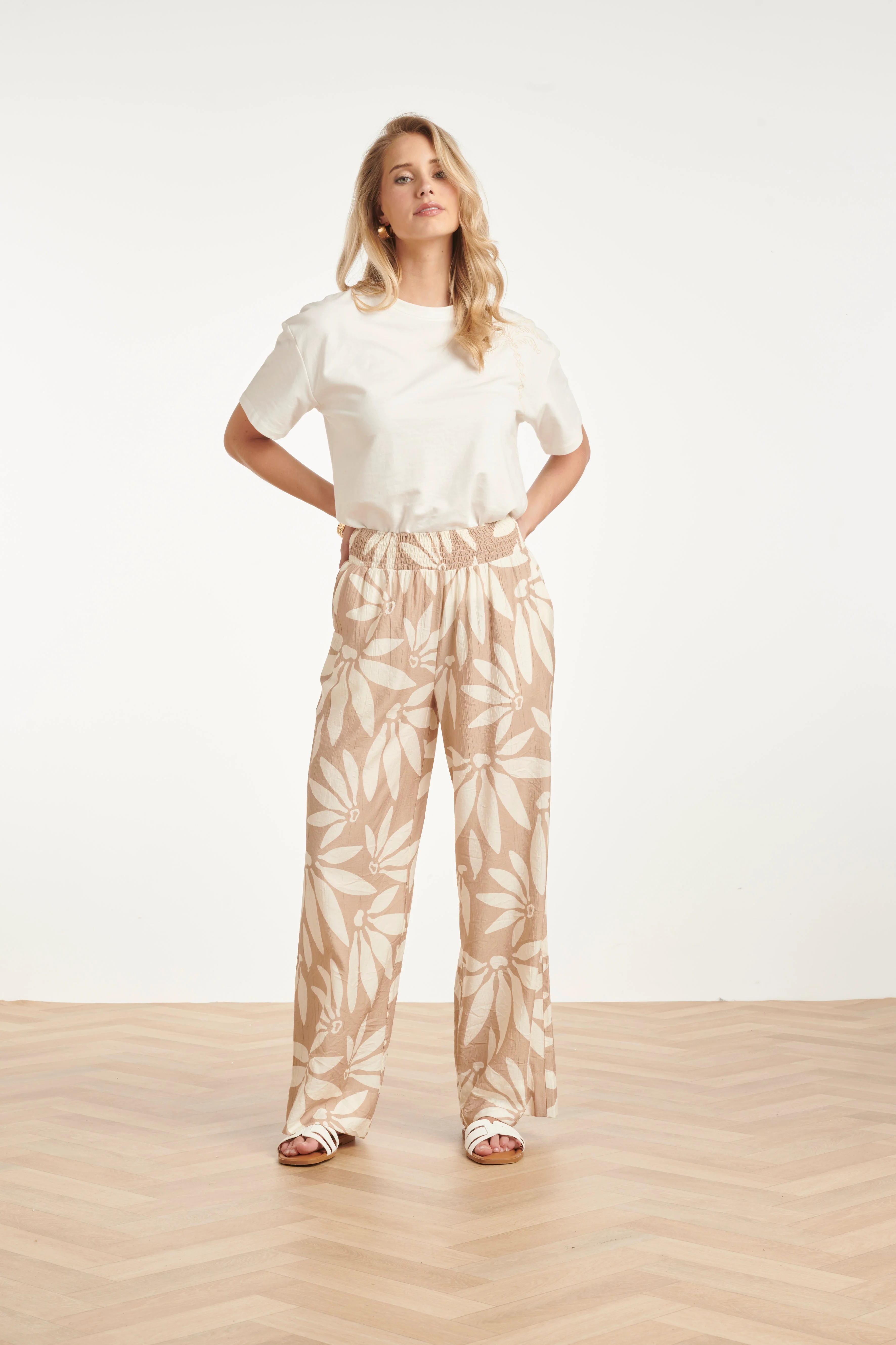 Wide Leg Pantalon Met Bloemprint - Beige/Wit | Dark Sand - Off White