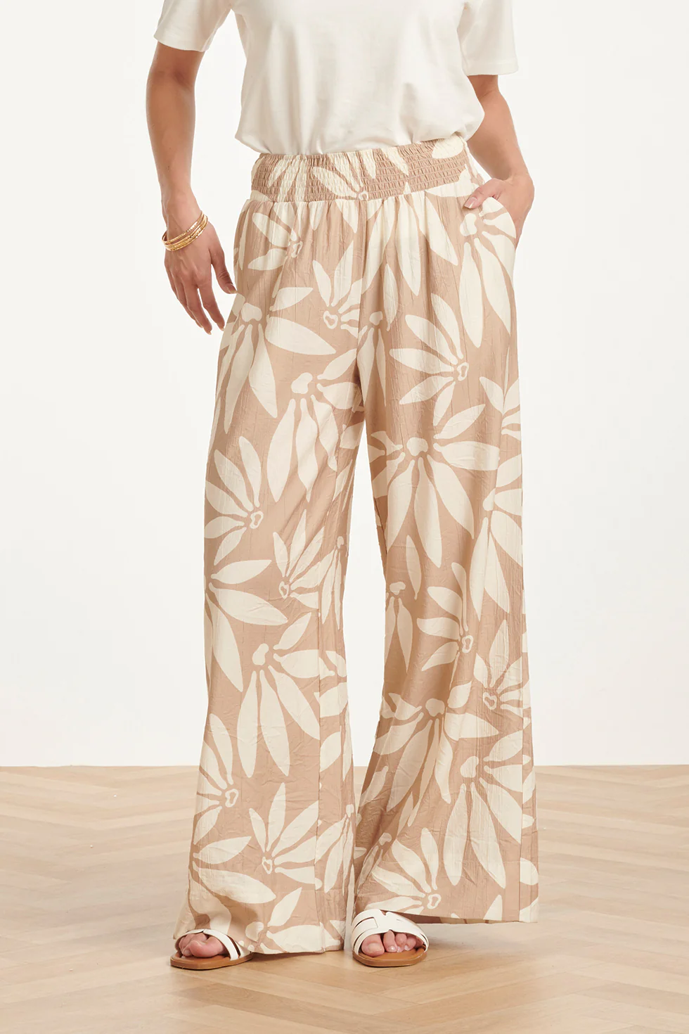 Wide Leg Pantalon Met Bloemprint - Beige/Wit | Dark Sand - Off White - Image 3