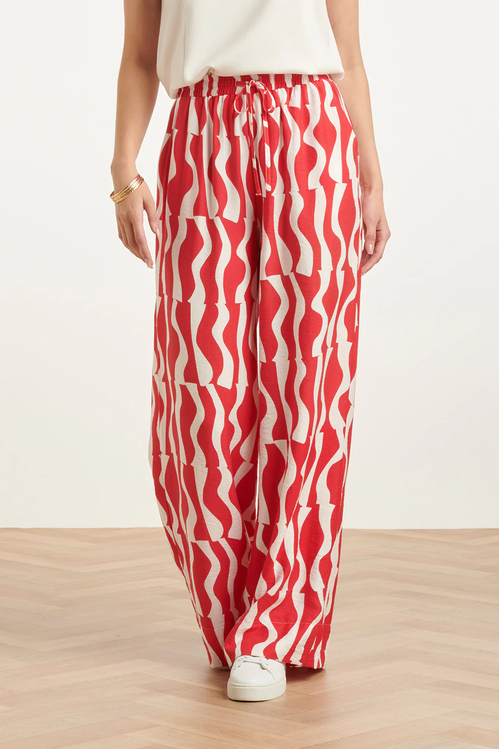 Wijde Broek Met Rood-Witte Golvende Print | Red - White - Image 3