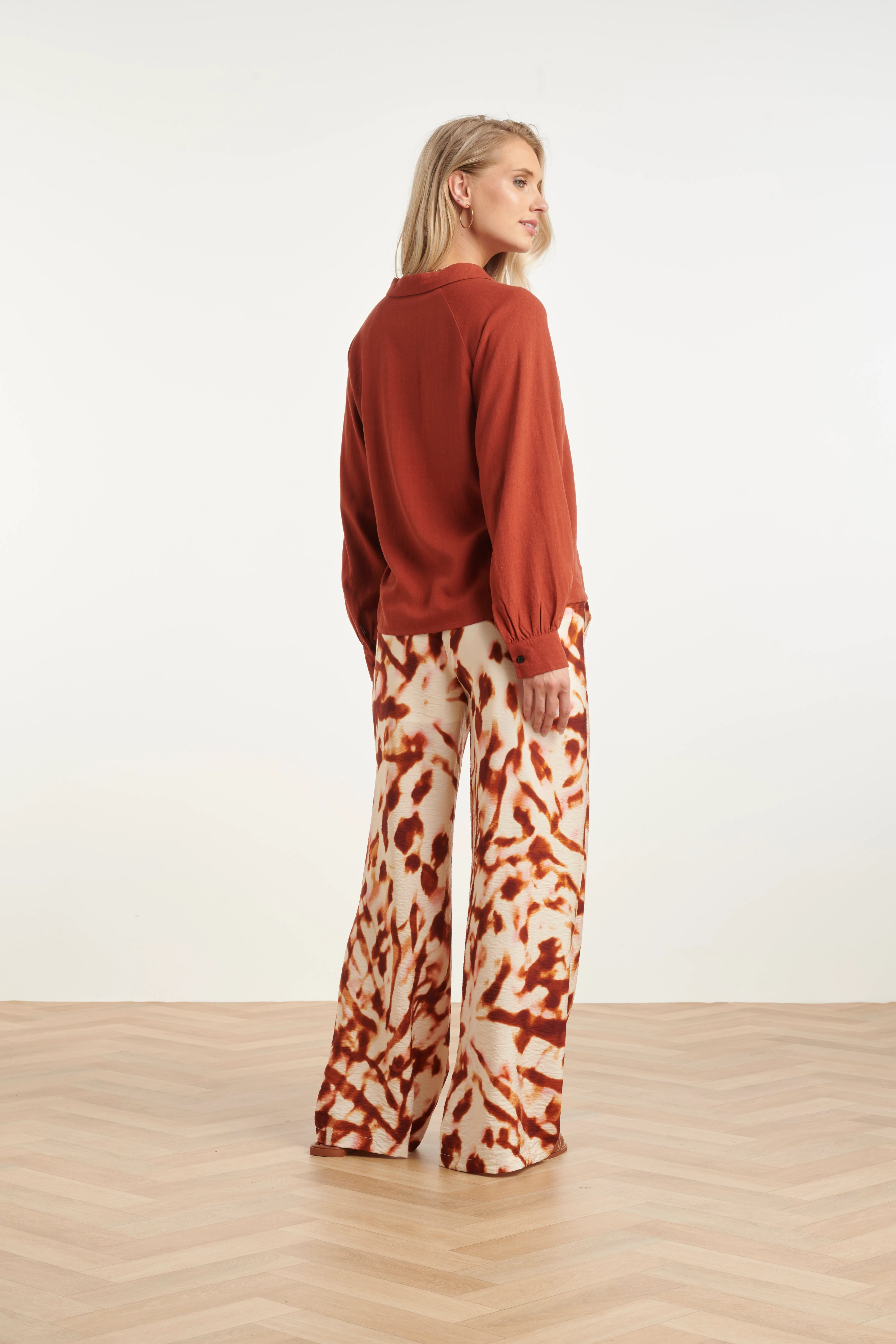 Wijde Broek Met Tie-Dye Look Print In Bruin En Roze | Brique - Muticolour - Image 5