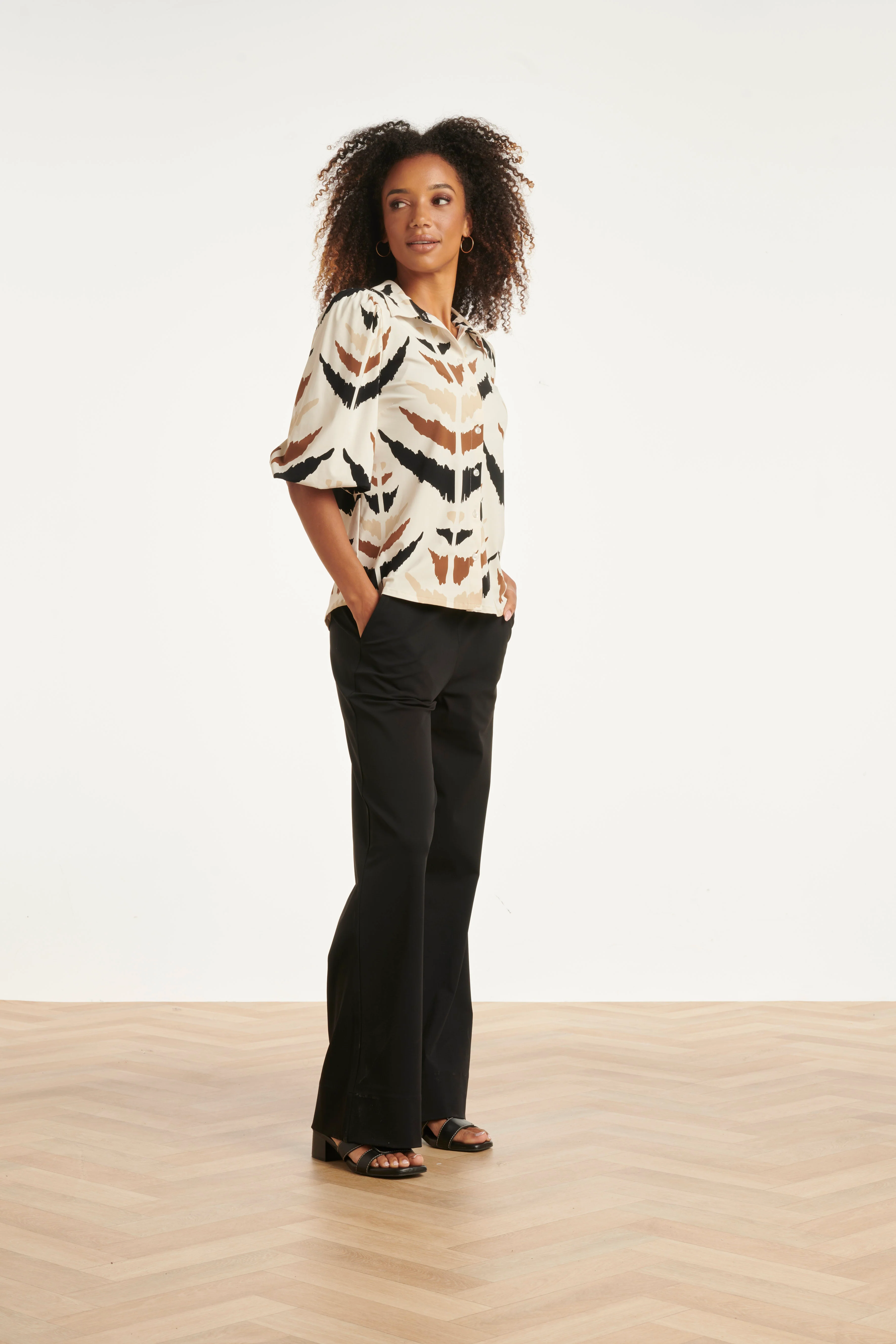 Wijde Pantalon In Comfortabele Travelstof Met Strikceintuur | Black - Image 4