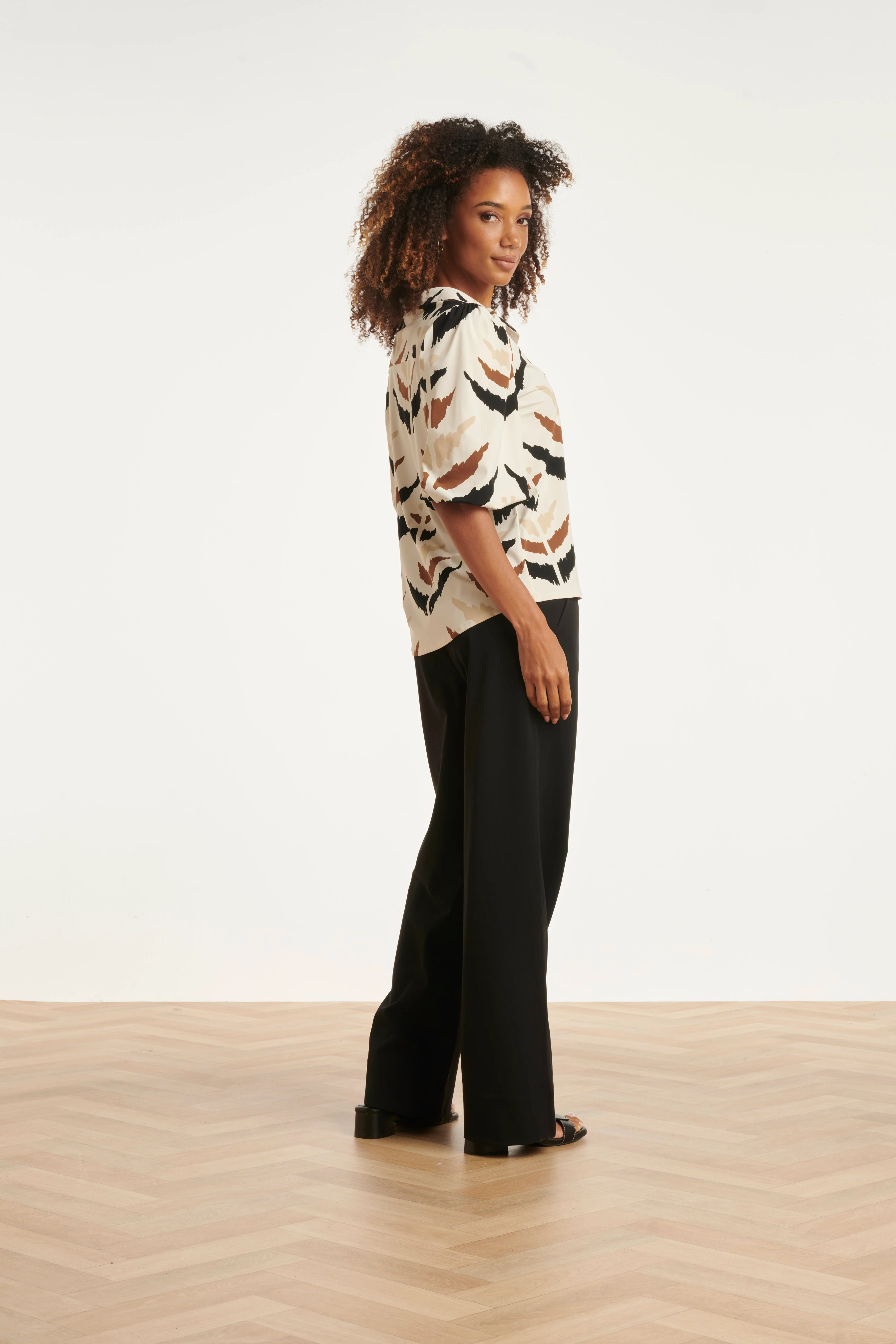 Wijde Pantalon In Comfortabele Travelstof Met Strikceintuur | Black - Image 5