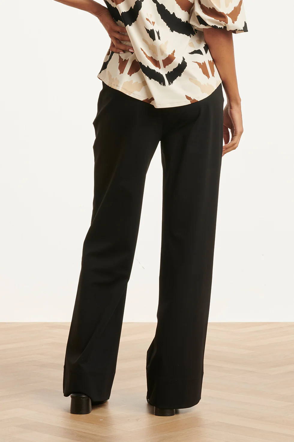 Wijde Pantalon In Comfortabele Travelstof Met Strikceintuur | Black - Image 7