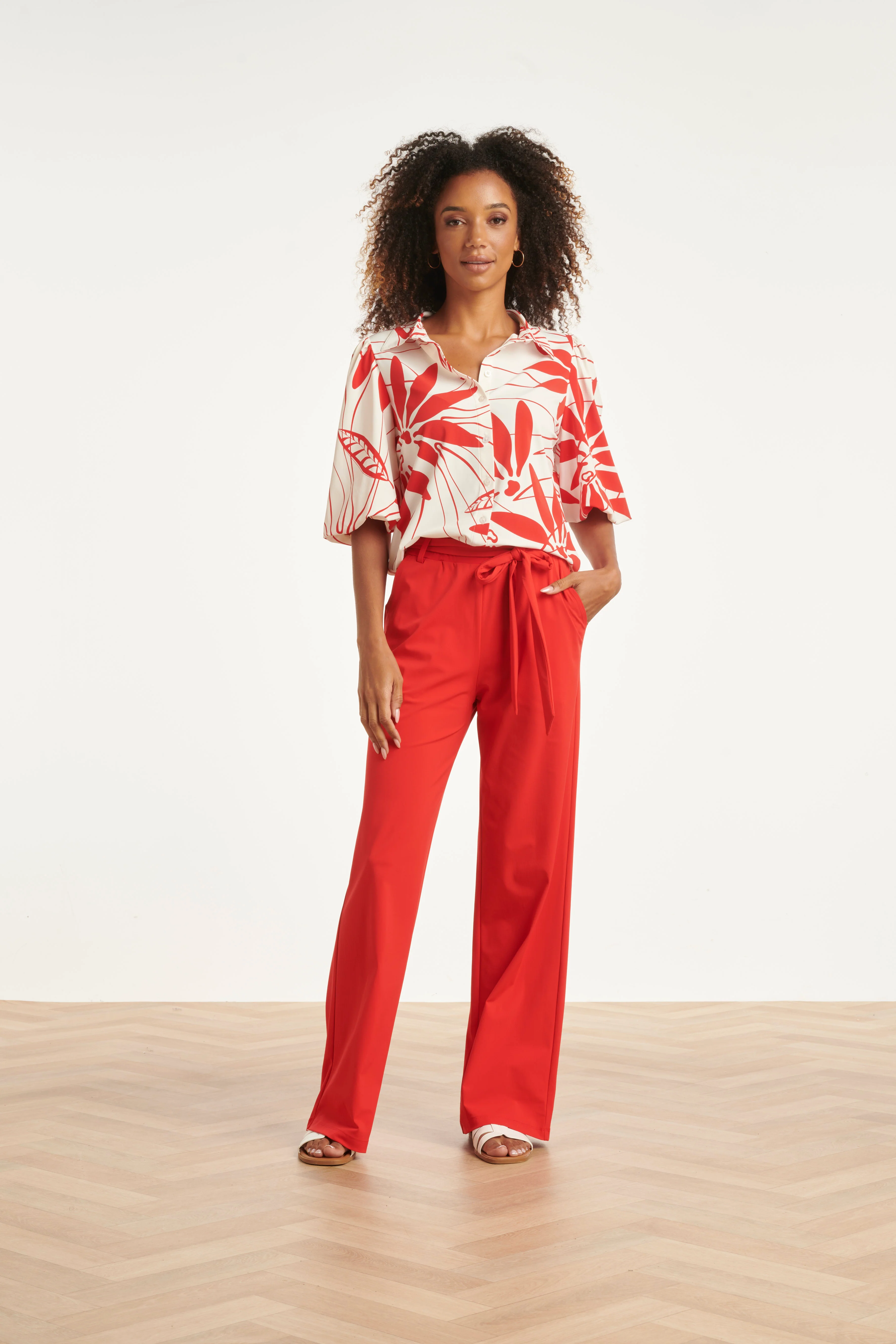 Wijde Pantalon In Comfortabele Travelstof Met Strikceintuur | Red