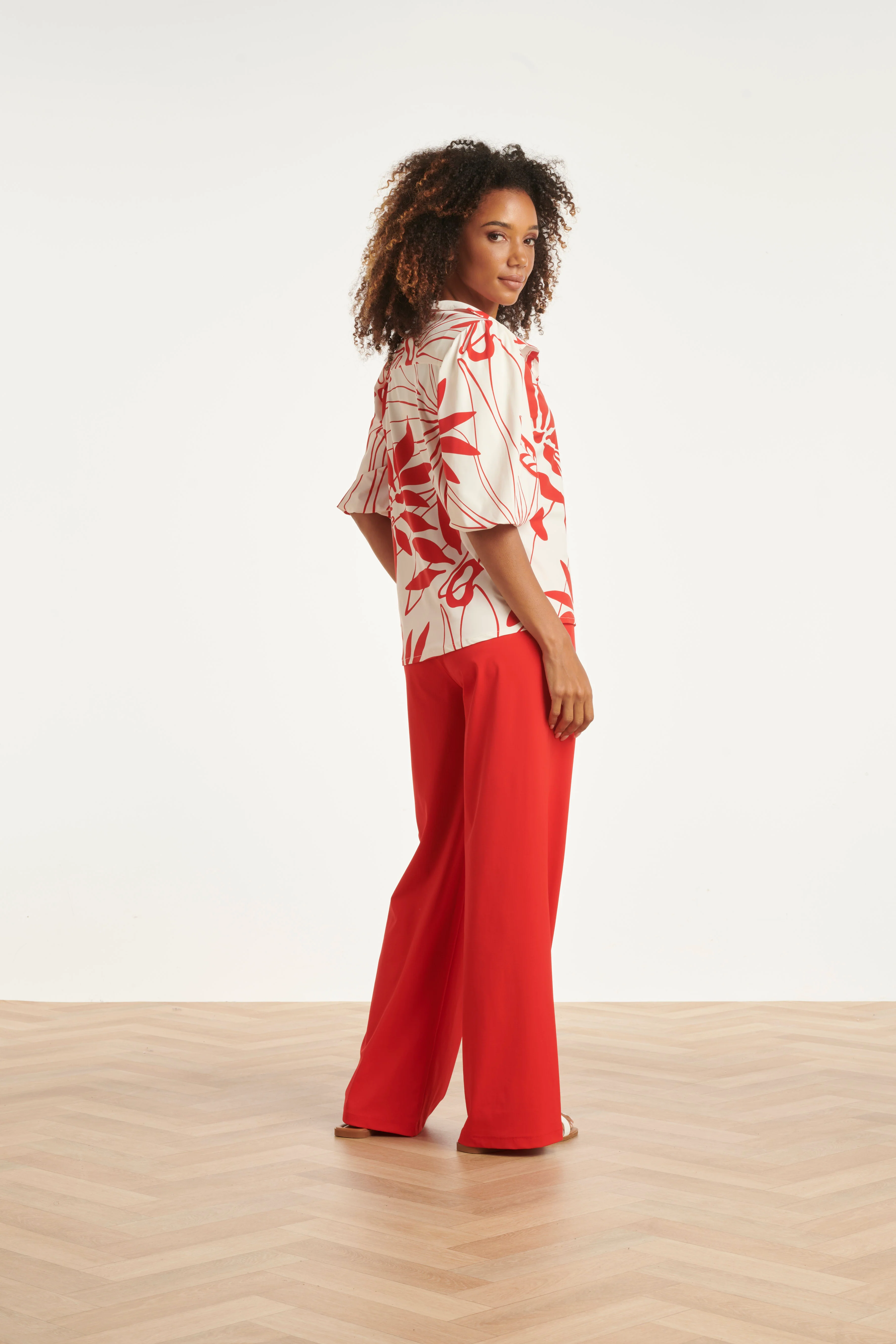 Wijde Pantalon In Comfortabele Travelstof Met Strikceintuur | Red - Image 5