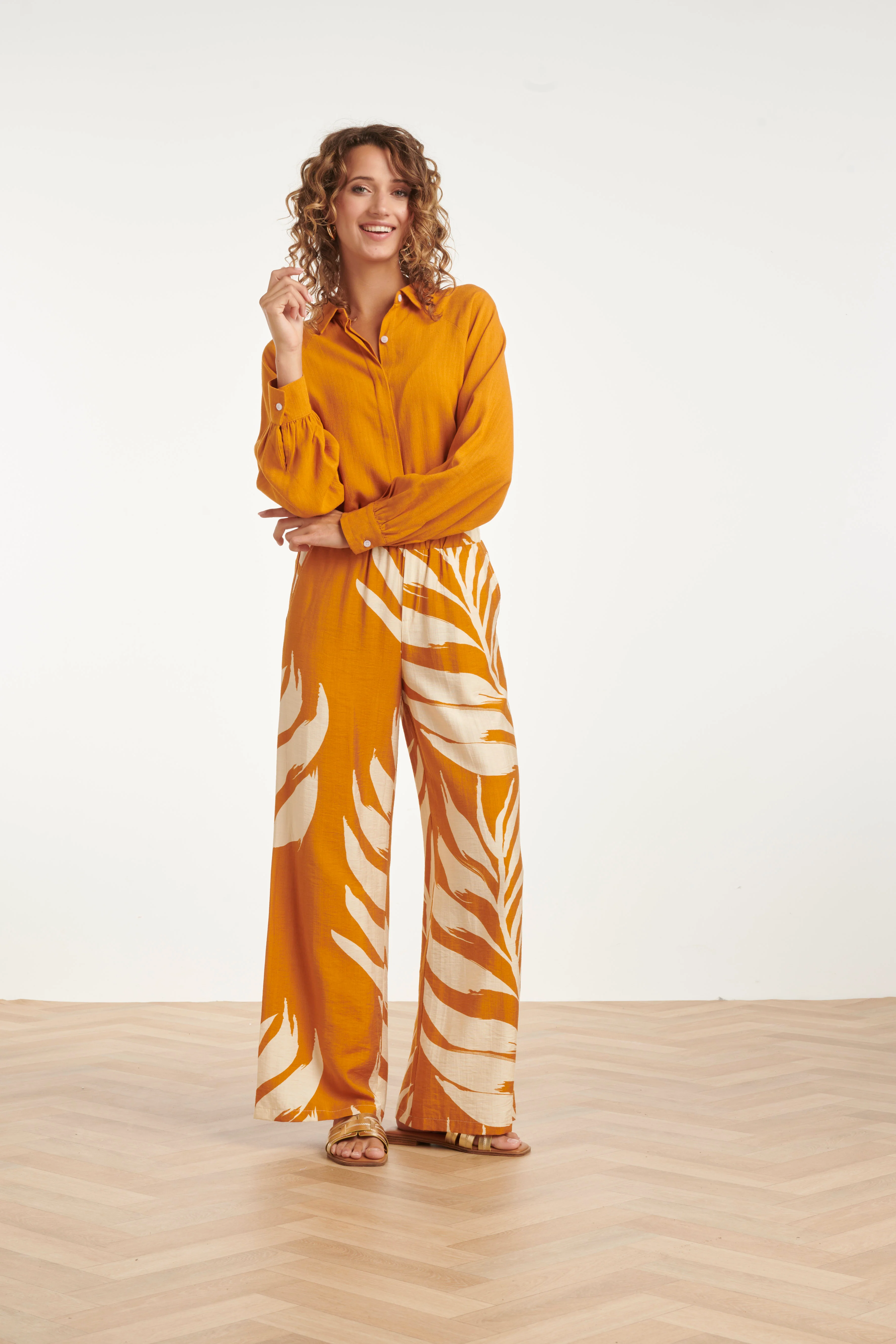 Wijde Pantalon Met Botanische Blad Print - Oker Geel | Mustard - Off White - Image 4