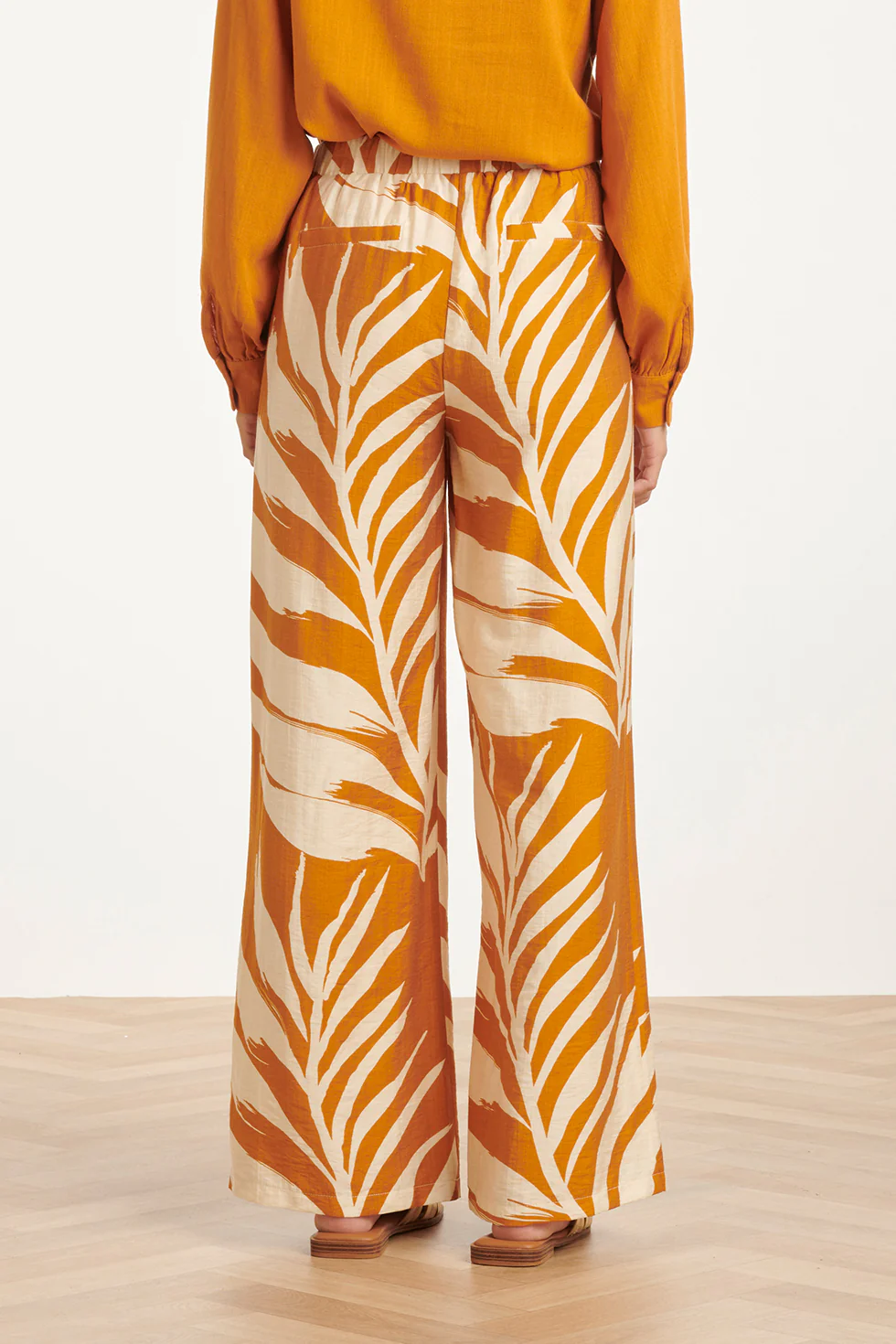 Wijde Pantalon Met Botanische Blad Print - Oker Geel | Mustard - Off White - Image 6
