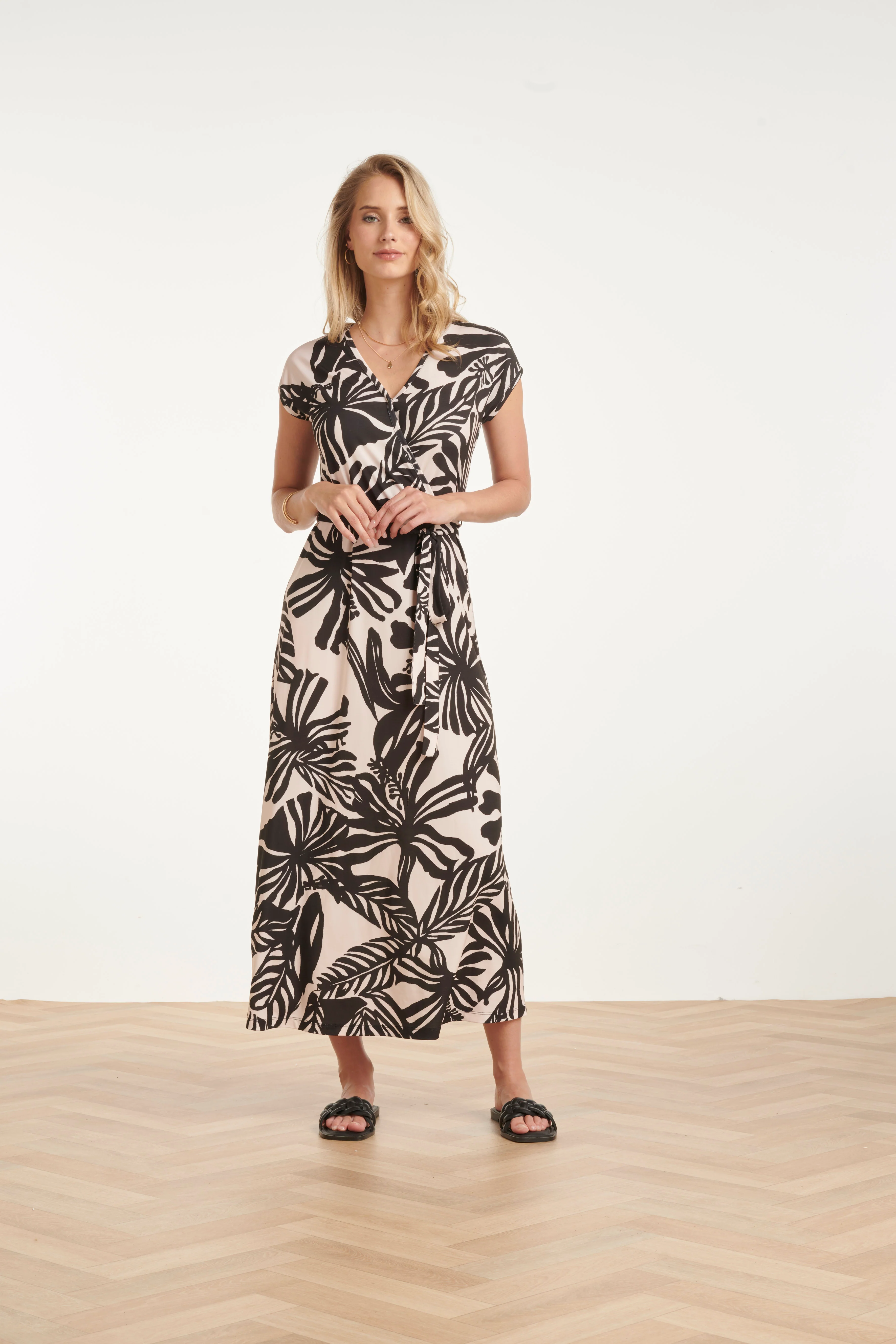 Wikkeleffect Maxi-Jurk Met Bladprint In Zwart En Ecru | Off White - Black - Image 3