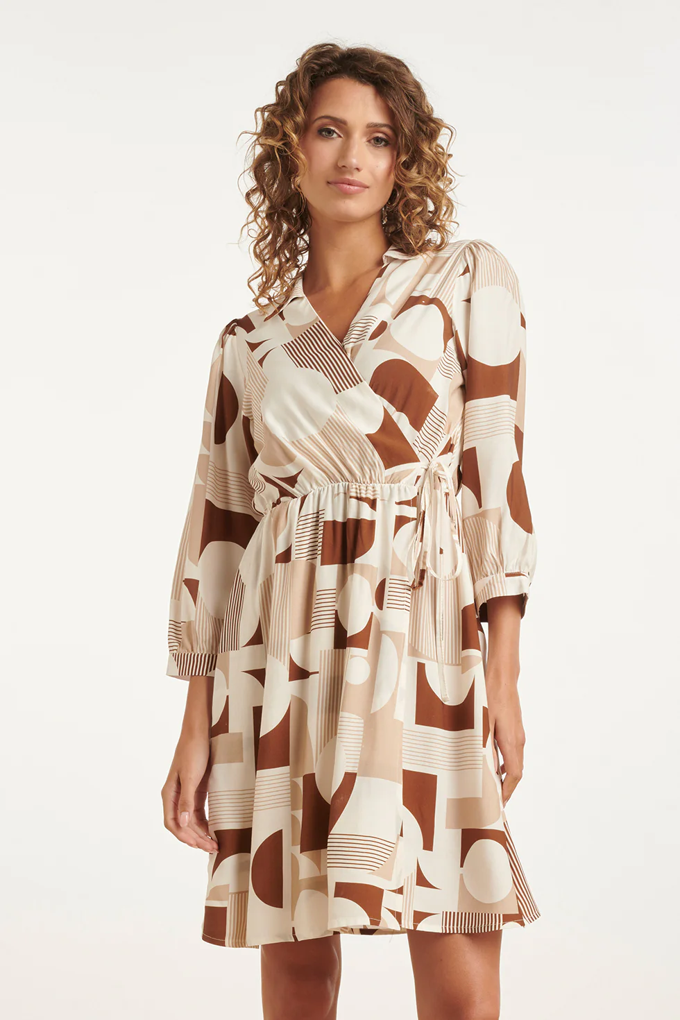 Wikkeljurk Met Geometrische Print En Kraag In Terra Cotta En Beige | Dark Sand - Brown - Image 2
