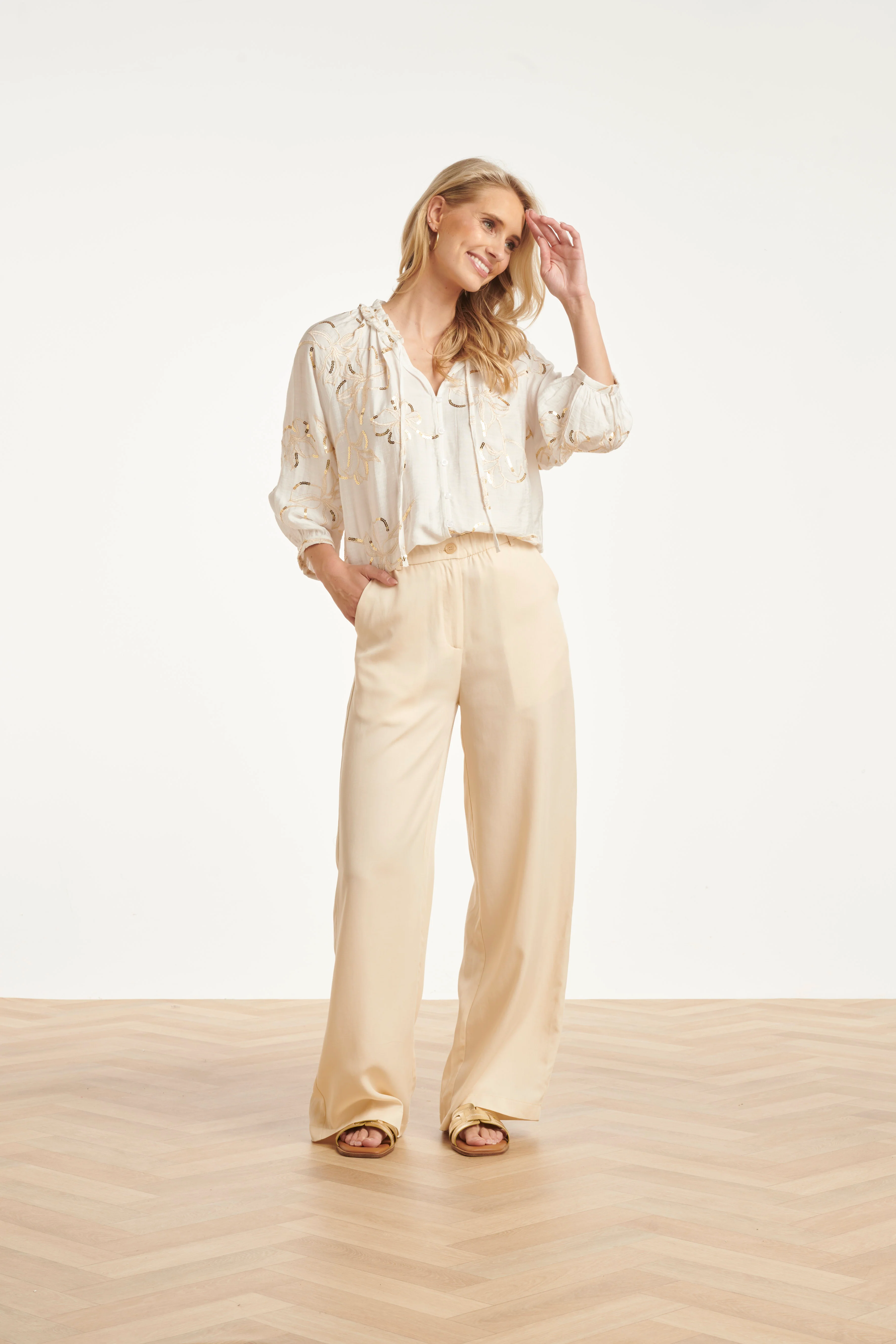 Witte Blouse Met Gouden Borduursels En Pailletten | Off White - Gold - Image 5