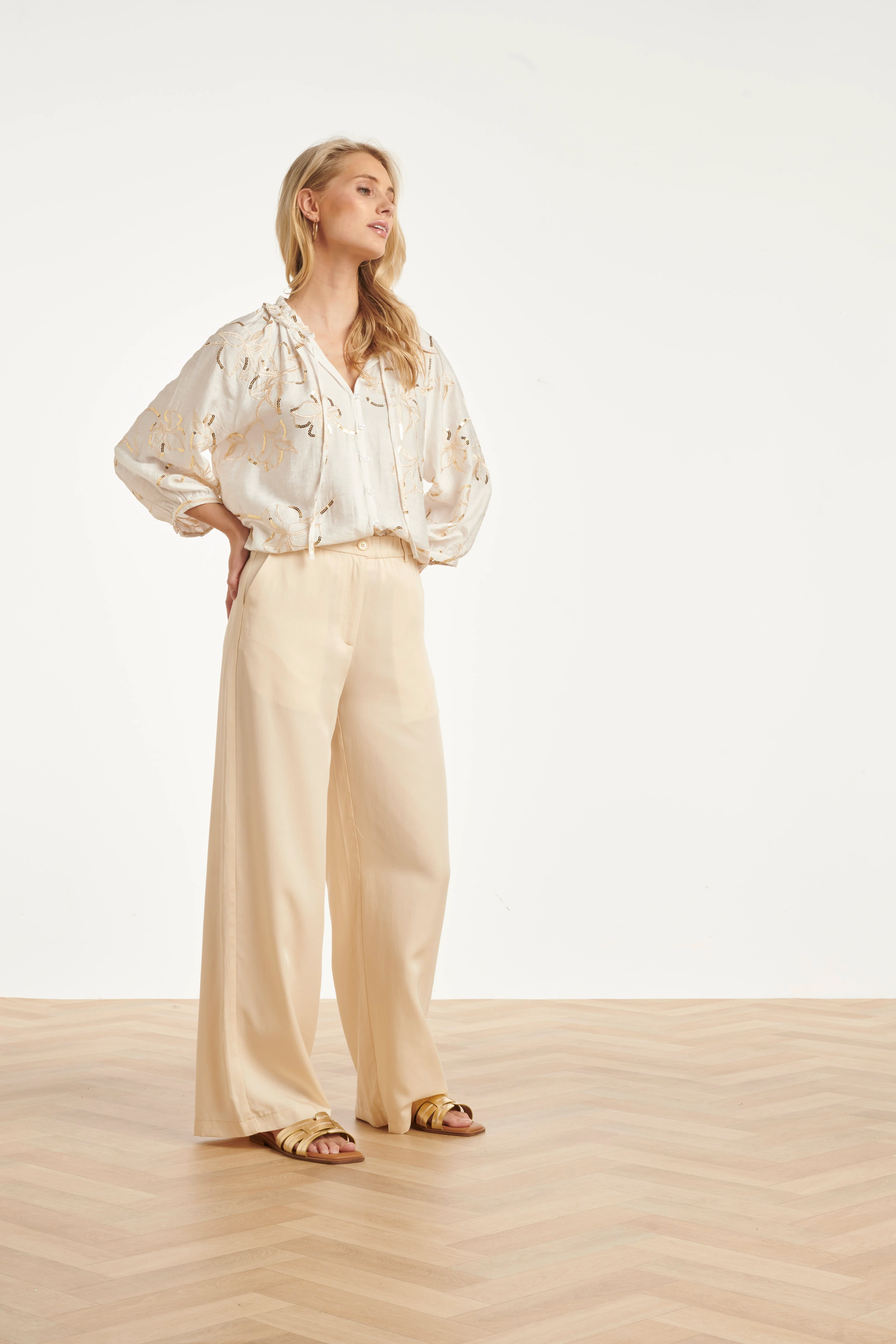 Witte Blouse Met Gouden Borduursels En Pailletten | Off White - Gold - Image 7