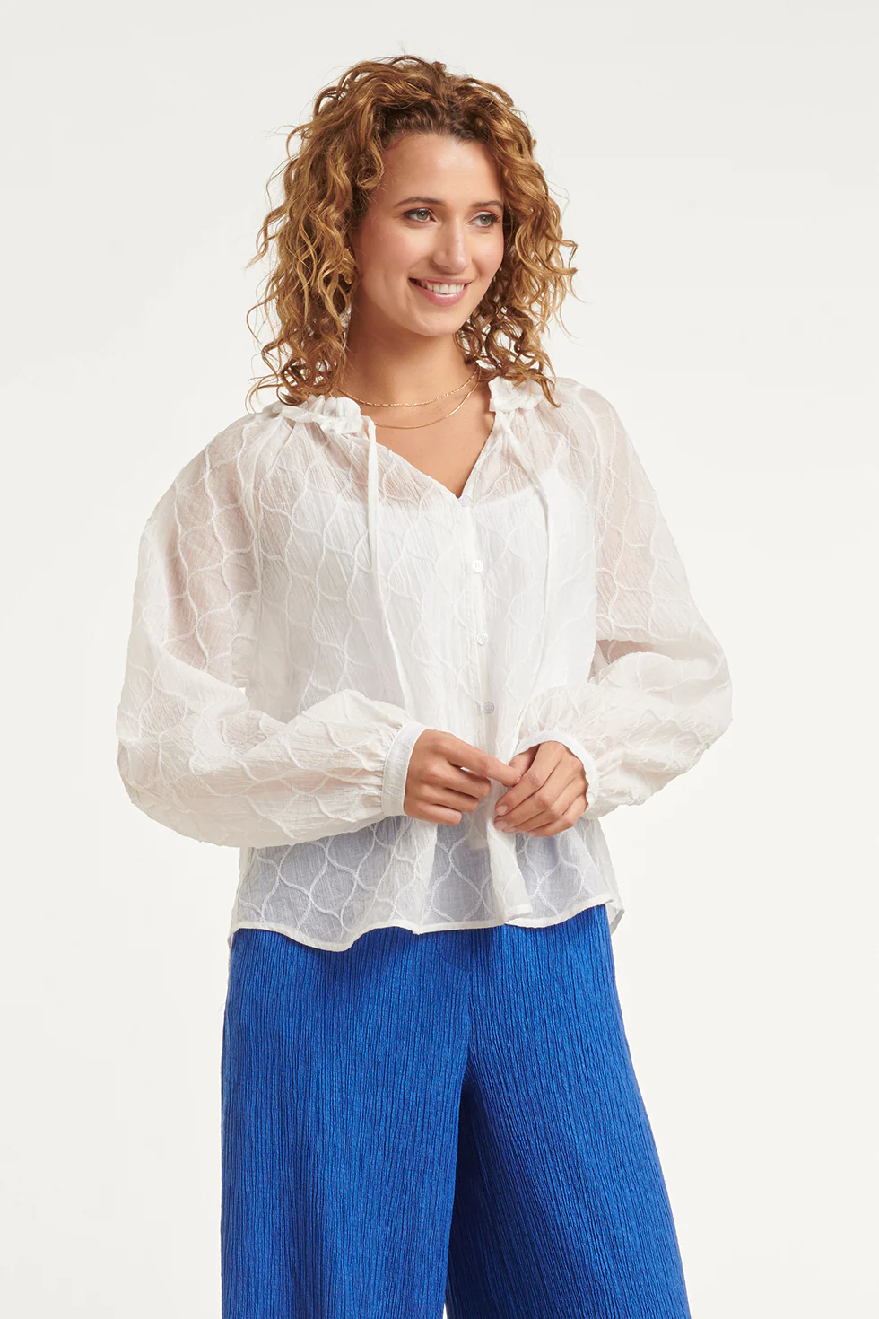 Witte Blouse Met Structuur En Ruffle Halsdetail | Off White - Image 4