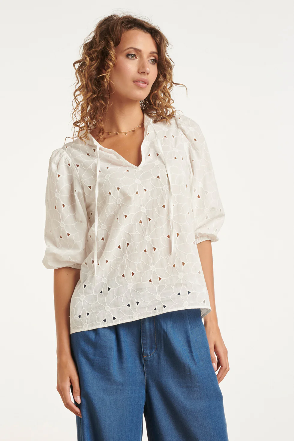 Witte Broderie Top Met V-Hals En Ballonmouwen | White - Image 4