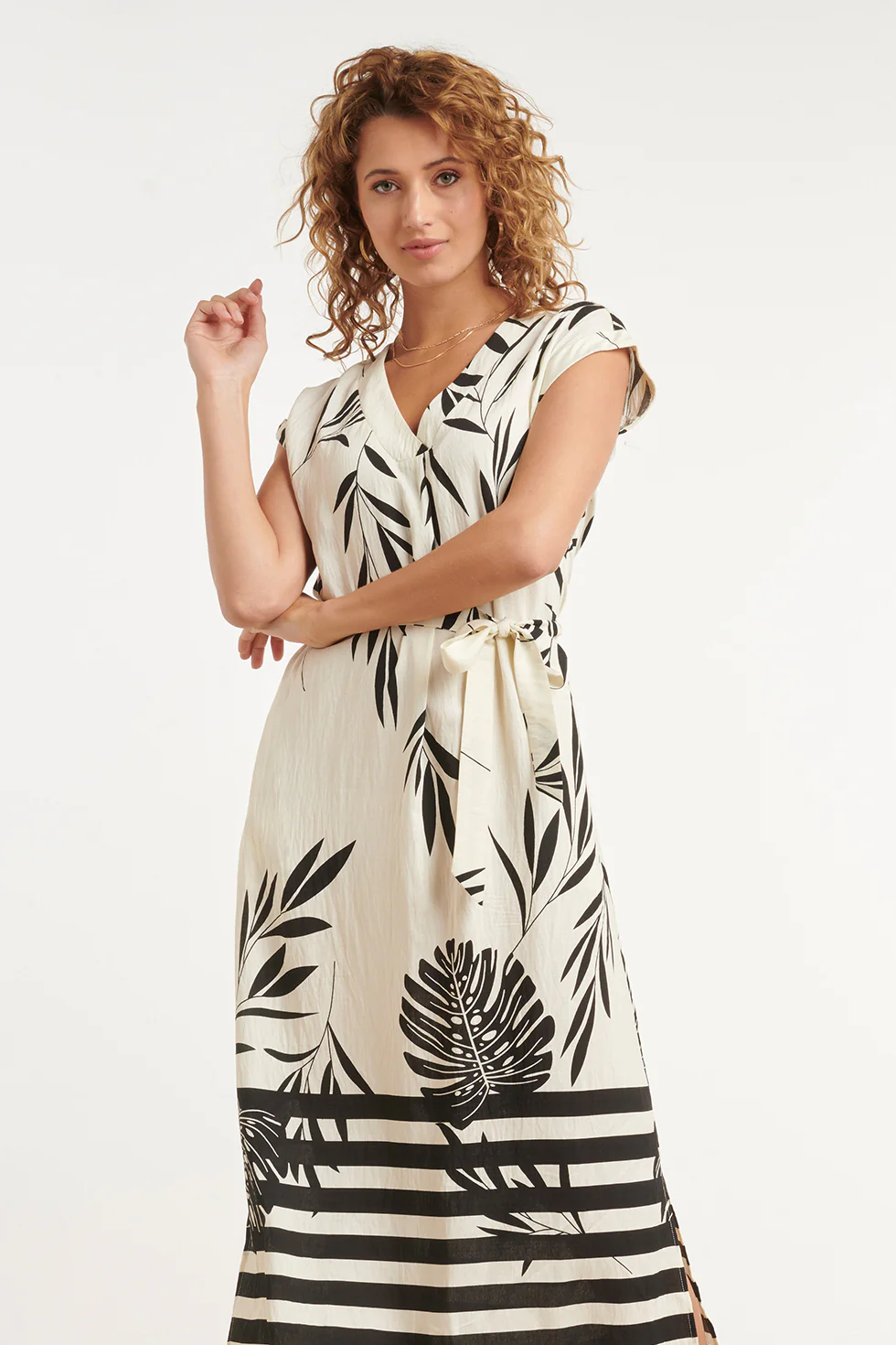 Witte Maxi Jurk Met Zwarte Bladerenprint En Gestreepte Zoom | Black White - Image 3