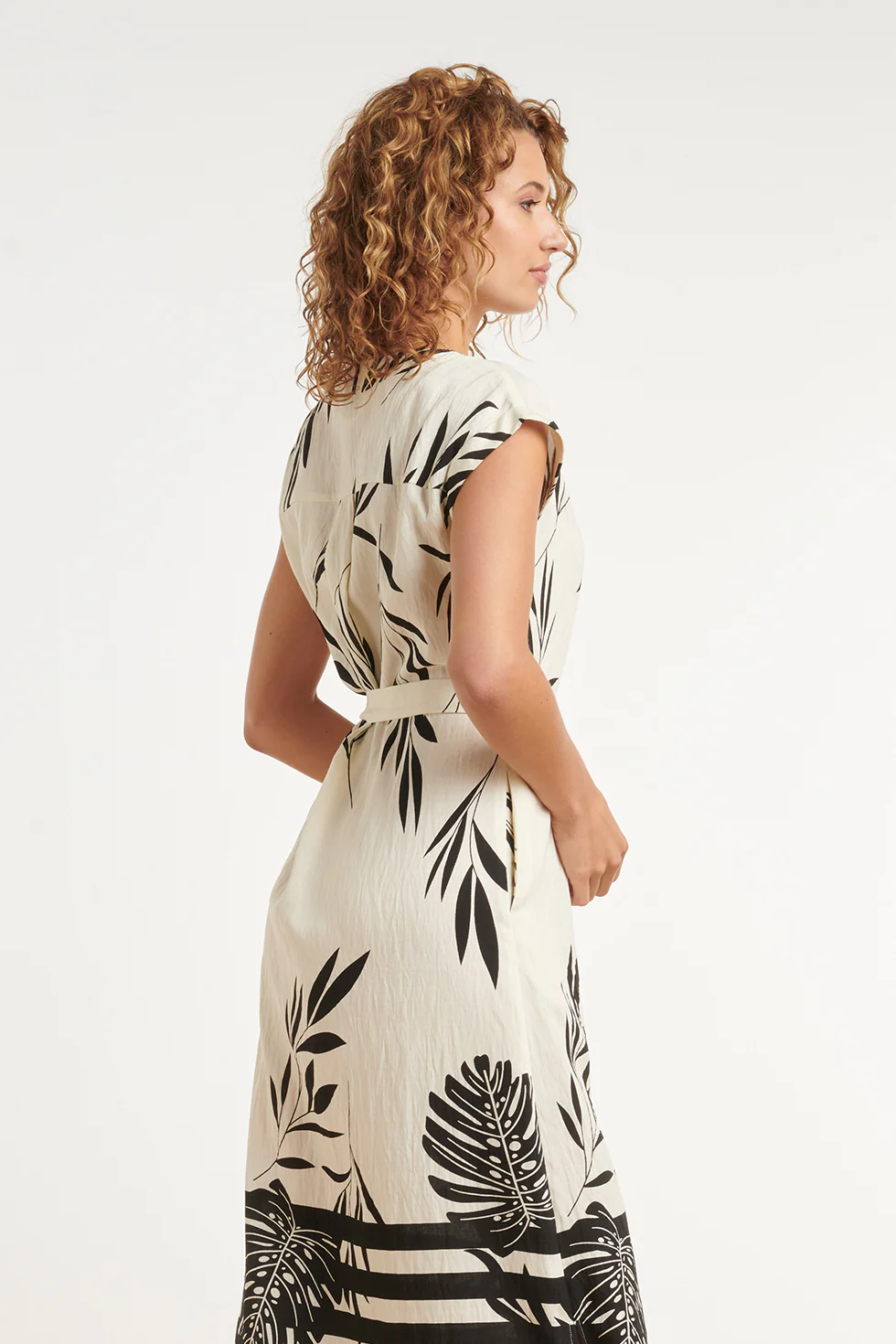 Witte Maxi Jurk Met Zwarte Bladerenprint En Gestreepte Zoom | Black White - Image 5