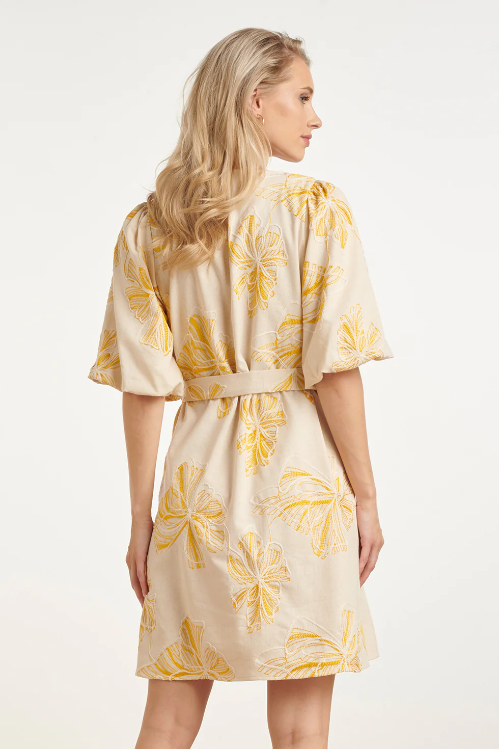 Zomerjurk Met Geel Geborduurde Bloemen En Tailleceintuur | Sand - Yellow - Image 8