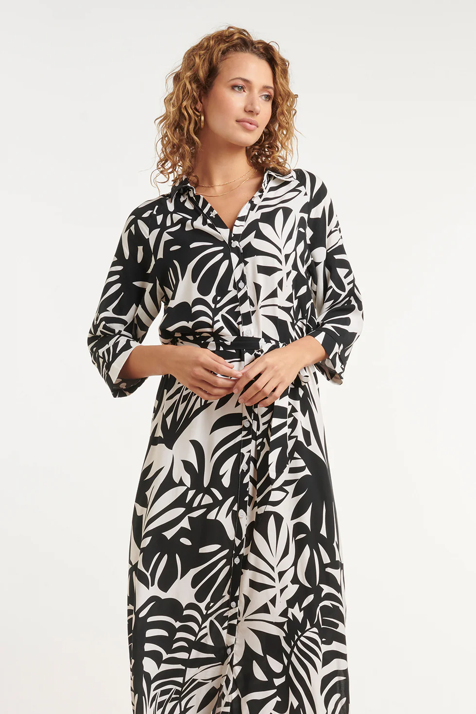 Zwart-Witte Blousejurk Met Tropische Print | Black White - Image 4