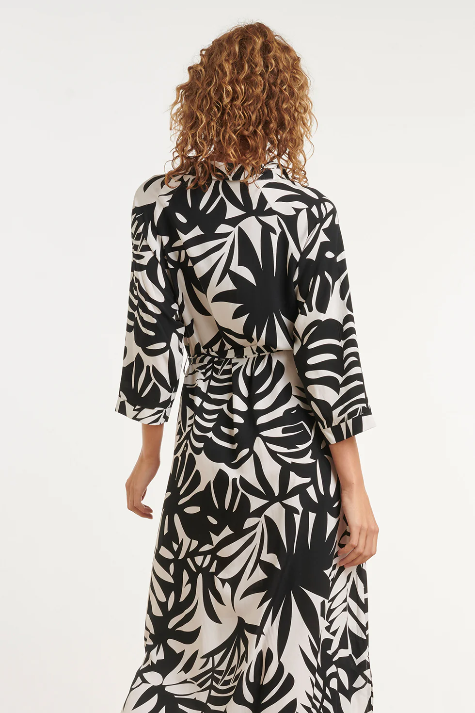Zwart-Witte Blousejurk Met Tropische Print | Black White - Image 6