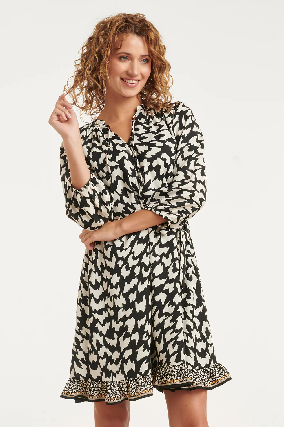 Zwart-Witte Dierachtig Print Jurk Met Ceintuur En Ruffle Detail | Black White - Image 4