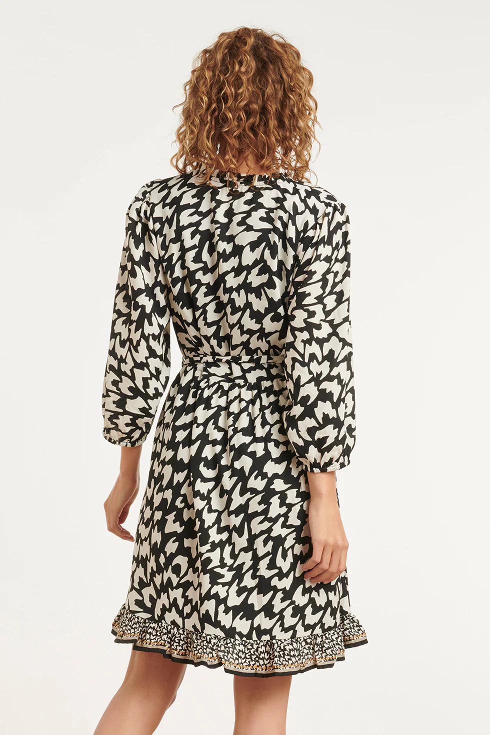 Zwart-Witte Dierachtig Print Jurk Met Ceintuur En Ruffle Detail | Black White - Image 6