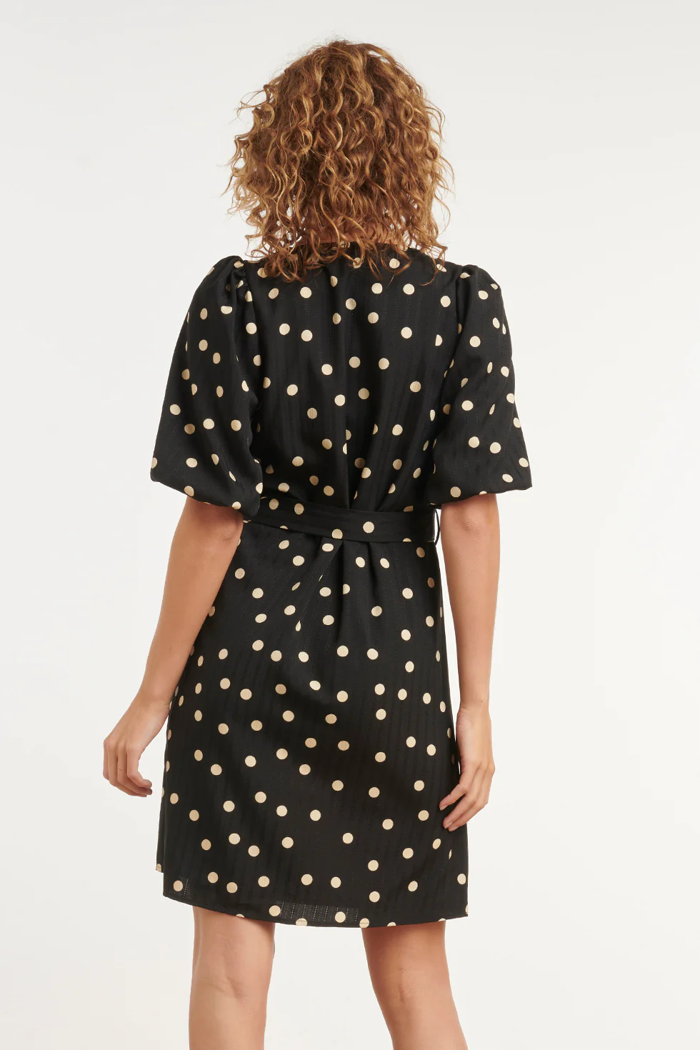 Zwarte Jurk Met Beige Stippenprint En Strikceintuur | Black - Brown - Image 6