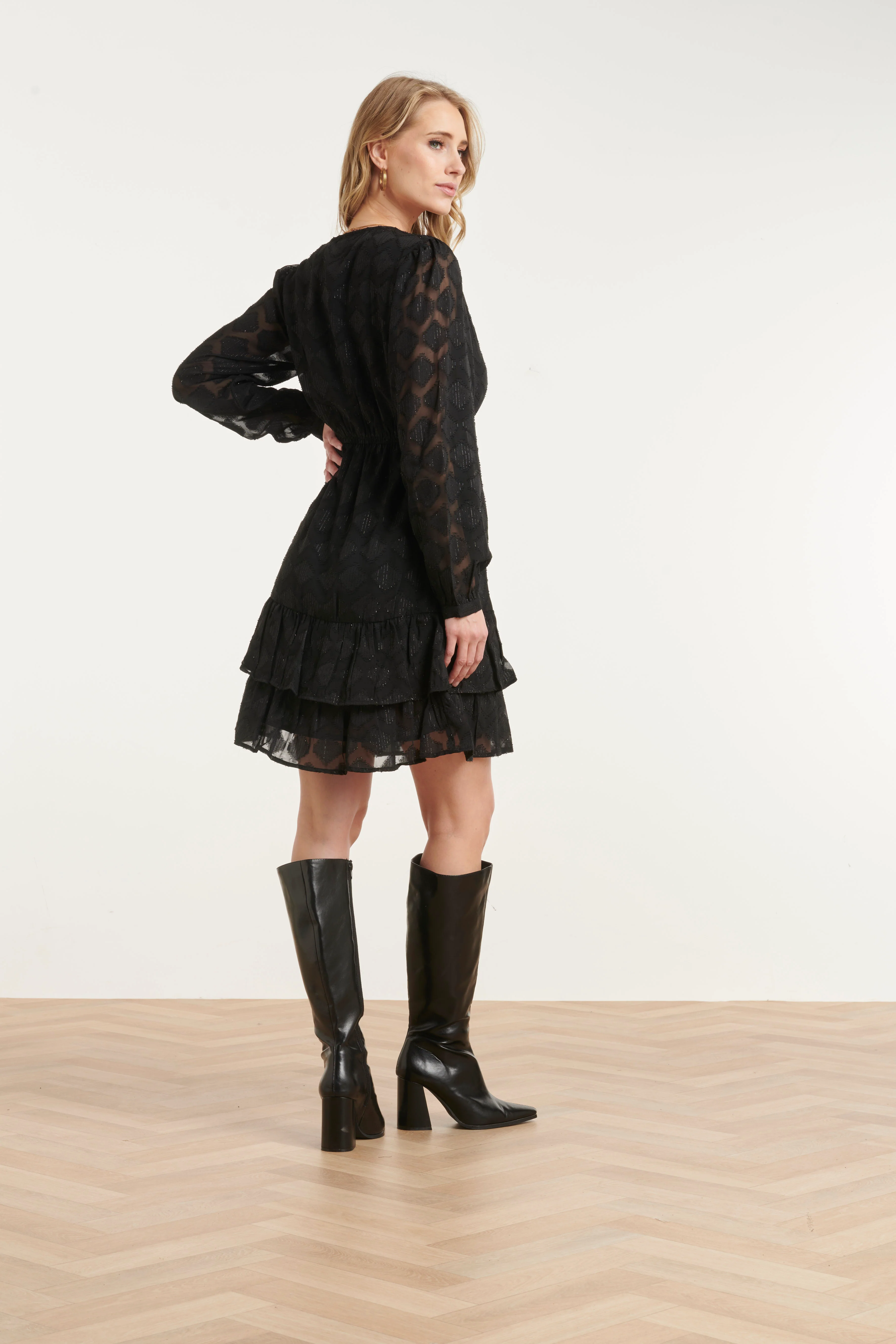 Zwarte Jurk Met V-Hals En Geometrische Lurex Details | Black - Image 5
