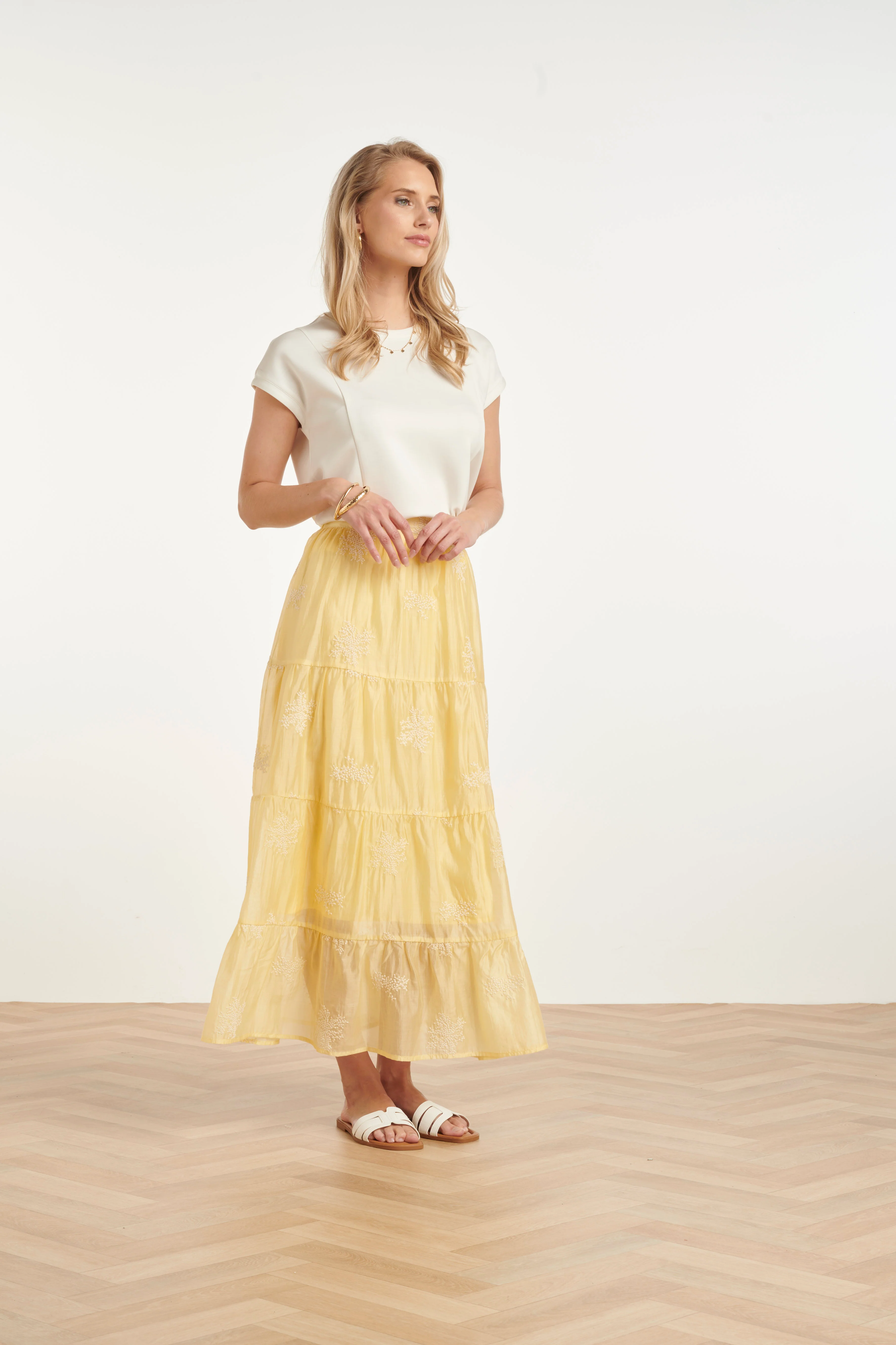 Zwierige Maxi-Rok Met Geborduurde Print En Stroken | Light Yellow - Image 4